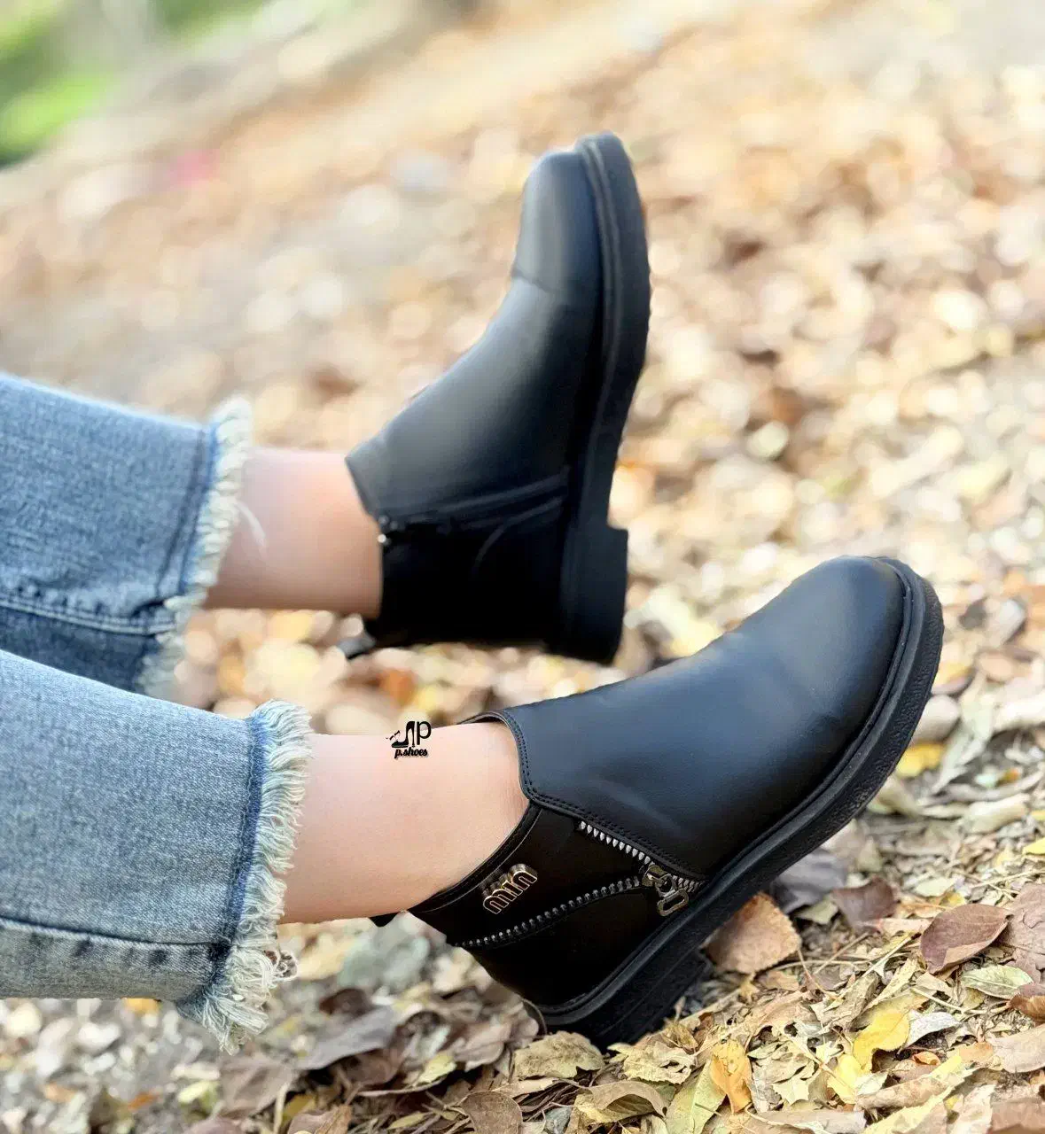 بوت|کیف، کفش، کمربند|صحنه, |دیوار