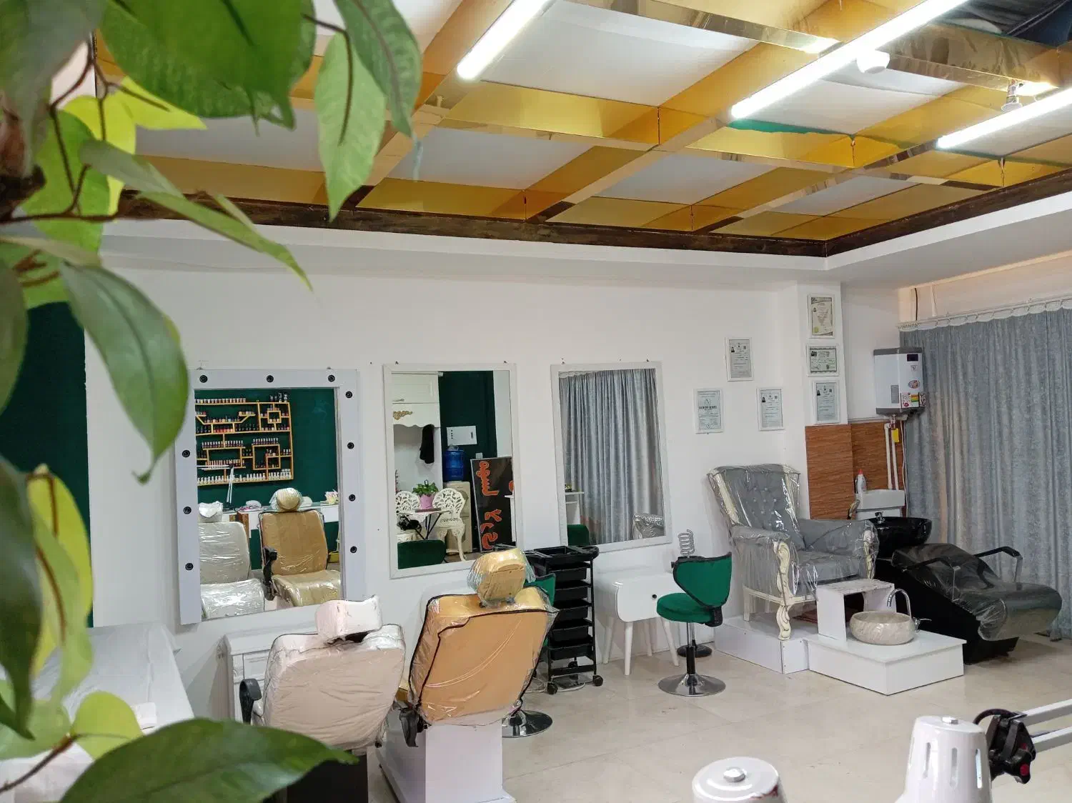 اجاره صندلی در شاهین شهر در سالن ViP، تا مدت محدود|آرایشگاه و سالنهای زیبایی|شاهینشهر, حافظ جنوبی|دیوار