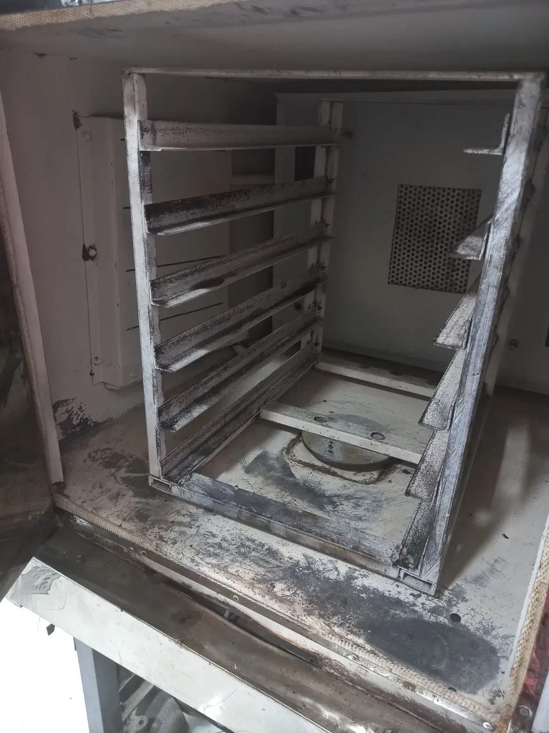 فر صنعتی بخاردار|کافی‌شاپ و رستوران|رشت, منظریه|دیوار