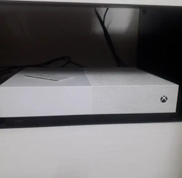 Xbox one s 1ترابایت|کنسول، بازی ویدئویی و آنلاین|همدان, |دیوار