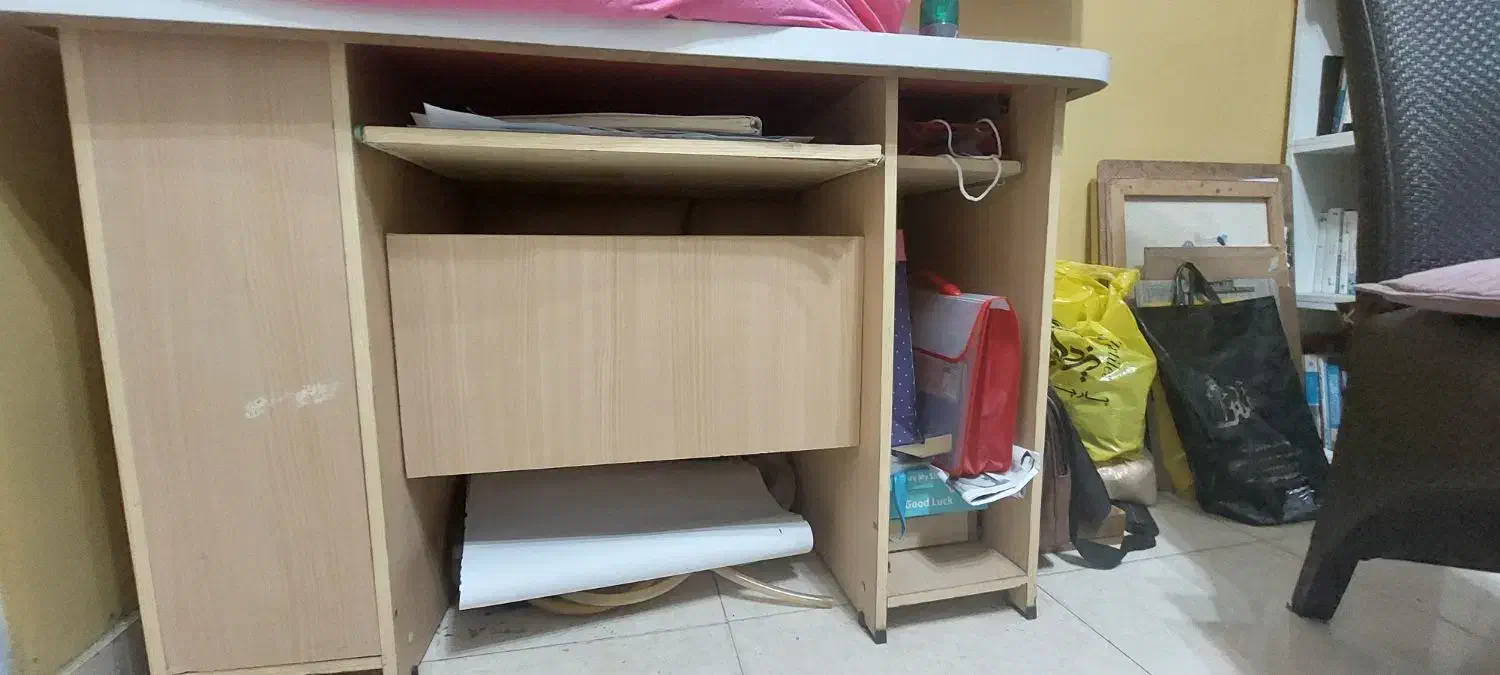 میز کامپیوتر کاملا سالم|میز تحریر و کامپیوتر|رشت, ساغری سازان|دیوار