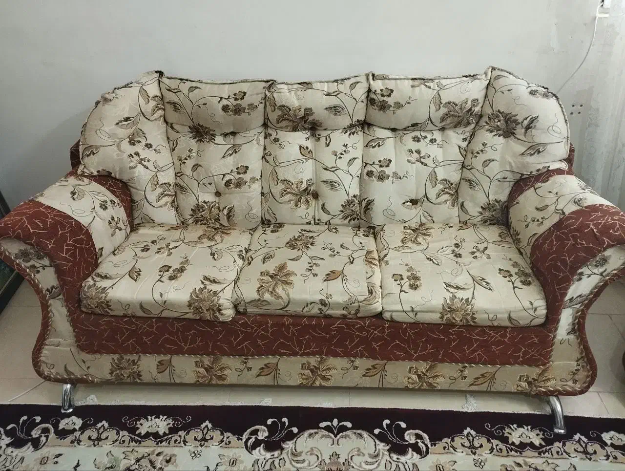 مبل هفت نفره سالم و تمیز|مبلمان خانگی و میز عسلی|تربتحیدریه, شهرک ولیعصر|دیوار