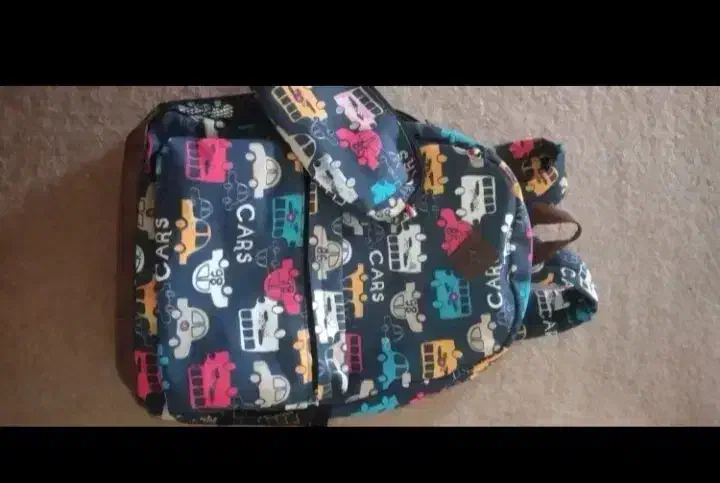 عروسک|اسباب‌‌بازی|لیسار, |دیوار