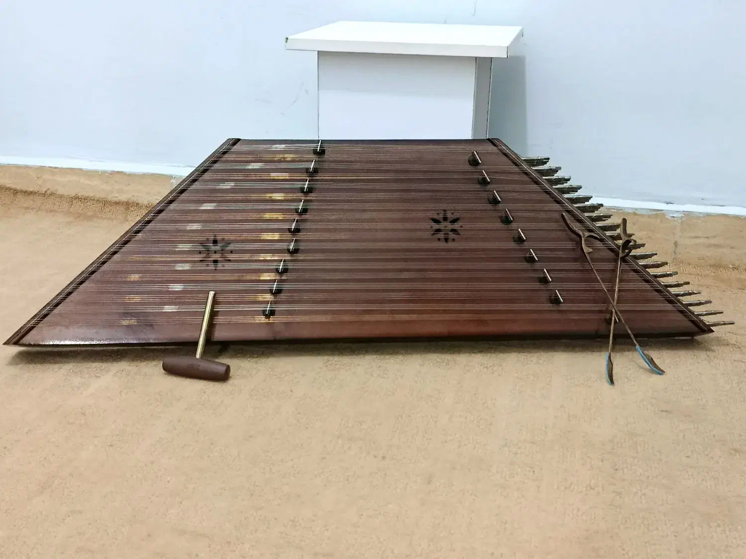 سنتور|سازهای سنتی|ایلام, |دیوار