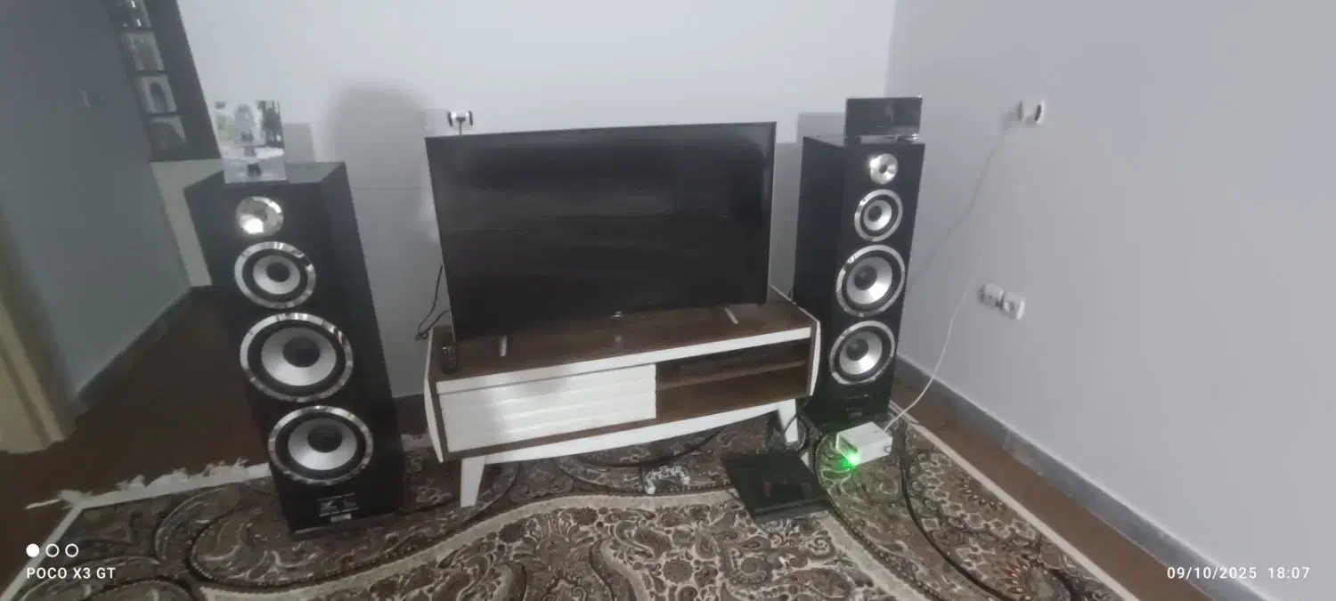 ال ای دی هوشمند ۴۸ اینچ TCL منحنی همراه میز|تلویزیون و پروژکتور|کرمانشاه, |دیوار