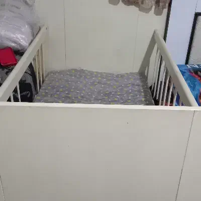 تخت کودک|تخت و صندلی بچه|بومهن, |دیوار