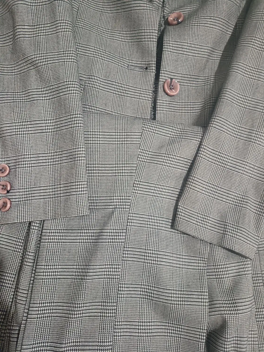 لباس|لباس|قائم‌شهر, |دیوار