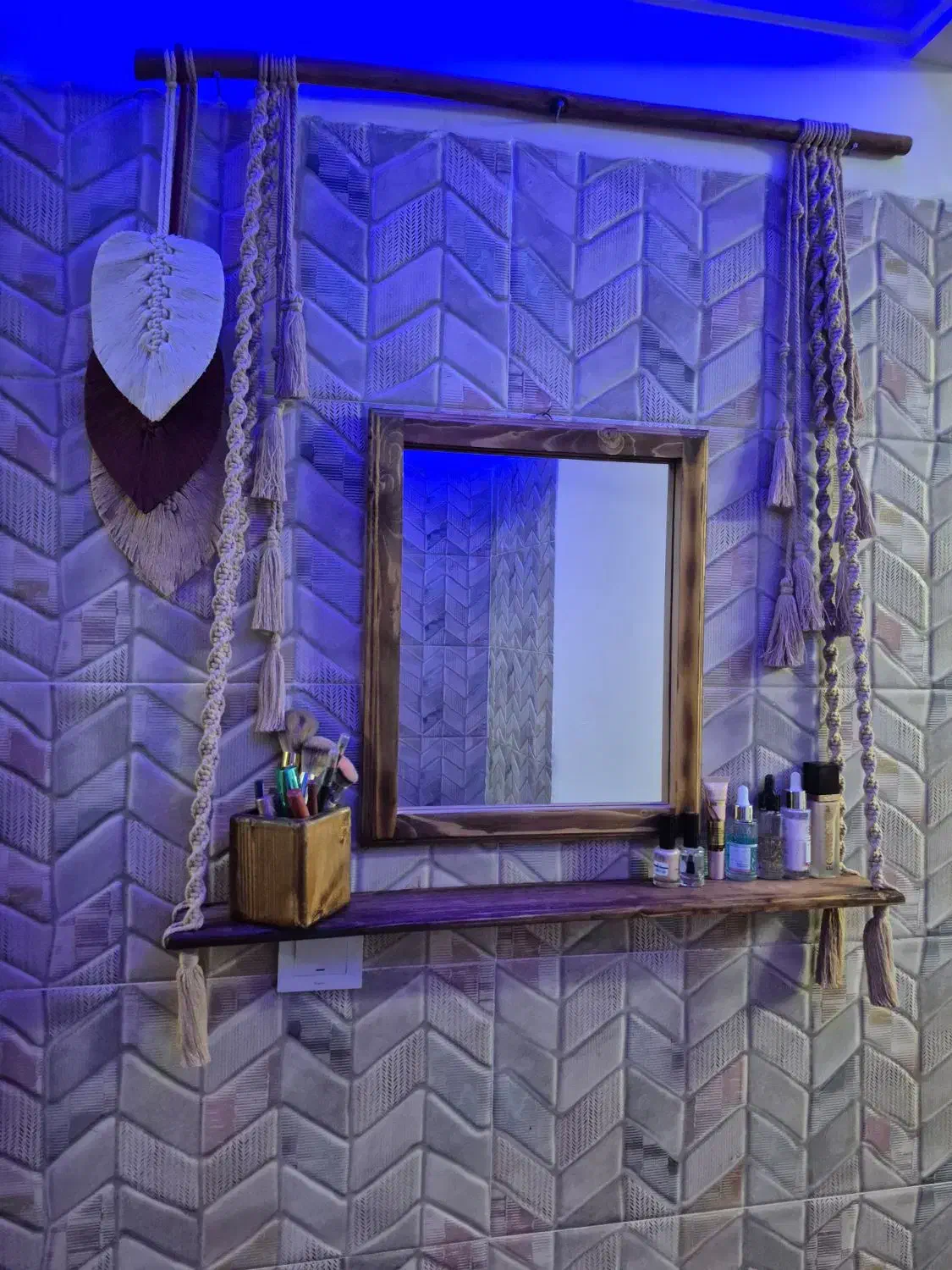 آینه|آینه|قم, چهل درخت‎|دیوار