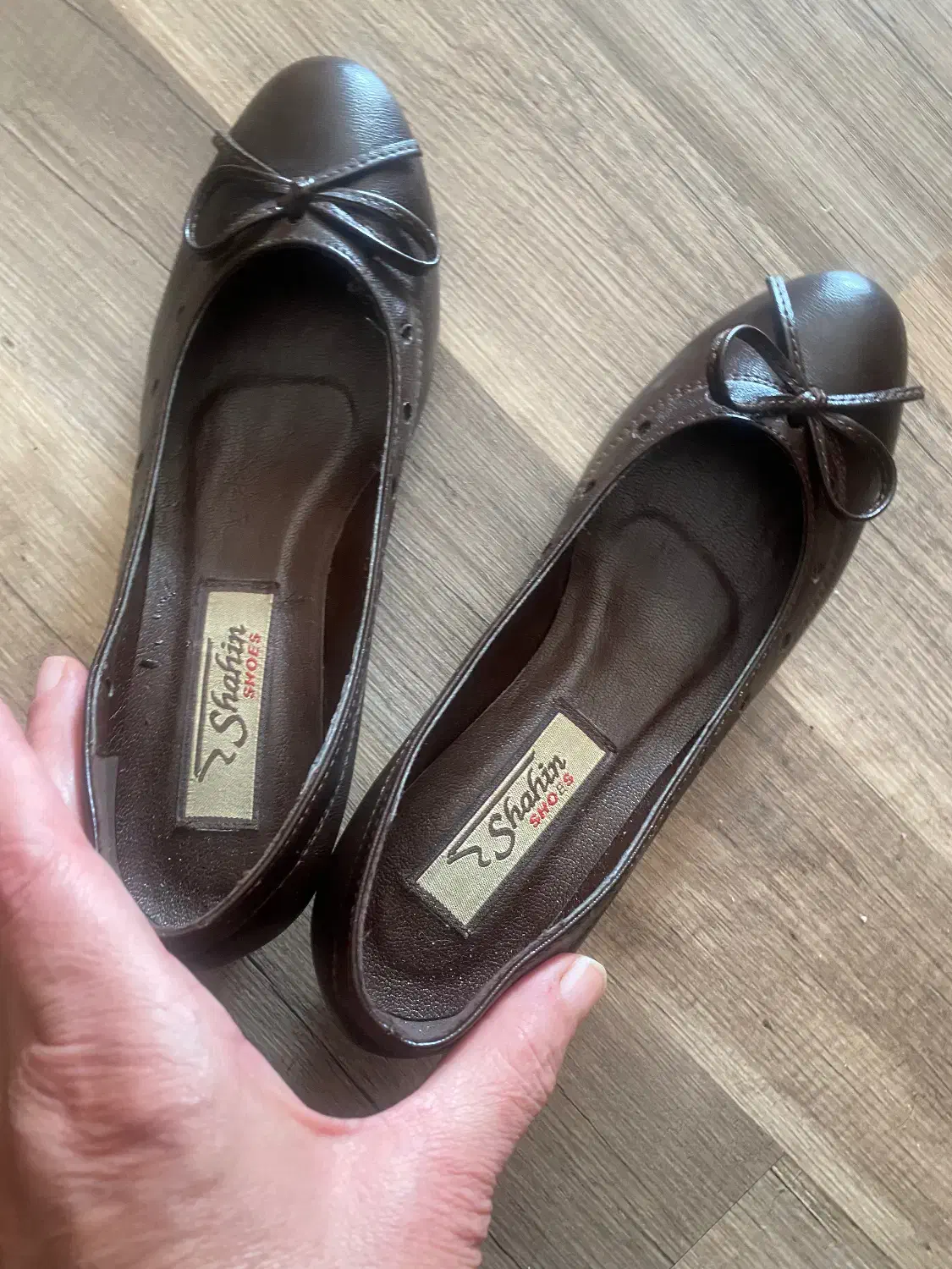 کفش|کیف، کفش، کمربند|اصفهان, هوانیروز|دیوار