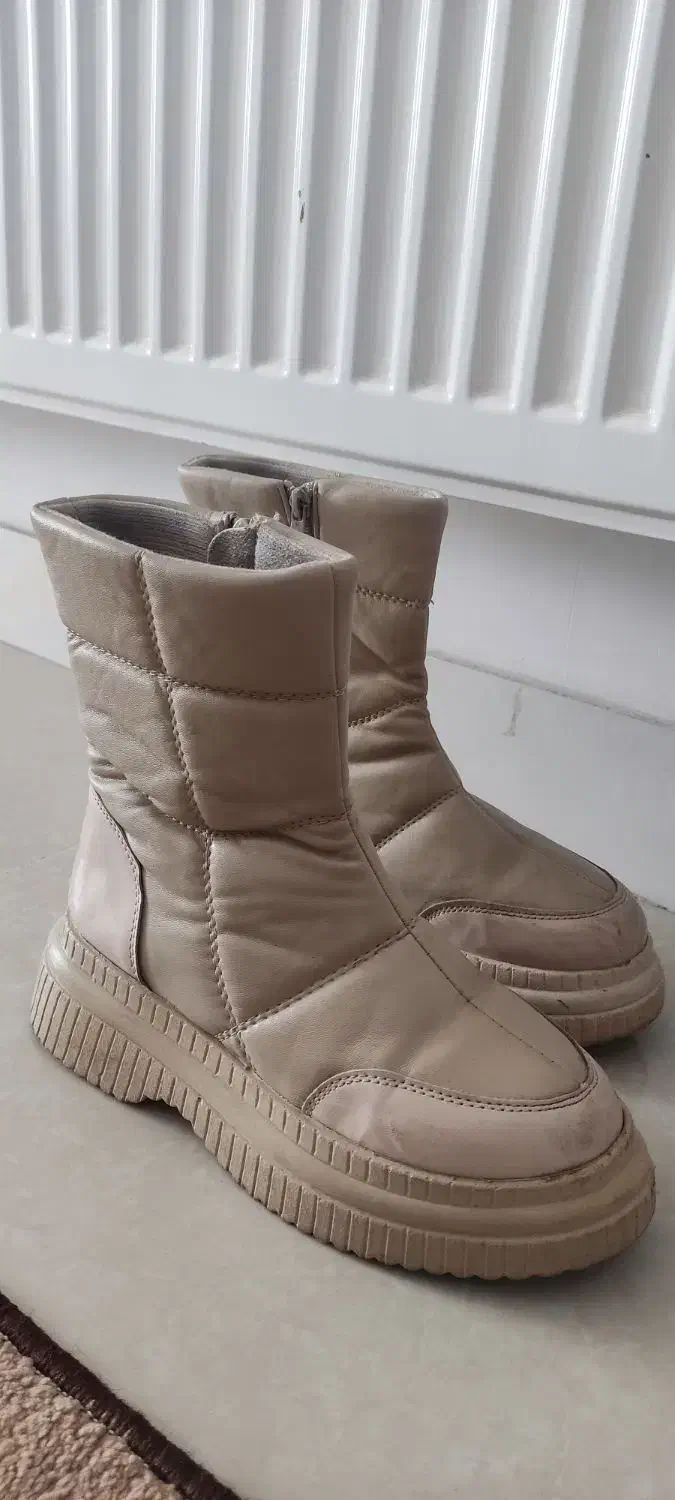 بوت کرمی سایز ۳۹|کیف، کفش، کمربند|میانه, |دیوار