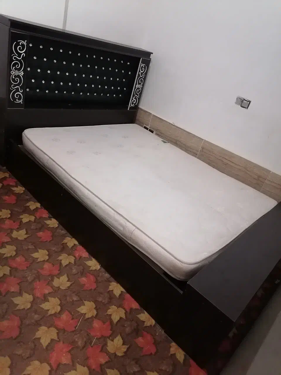 تخت خواب، خوشخواب،تلویزیون،میز تلویزیون،صندلی|تخت و سرویس خواب|شیراز, شهرک کوشکک|دیوار