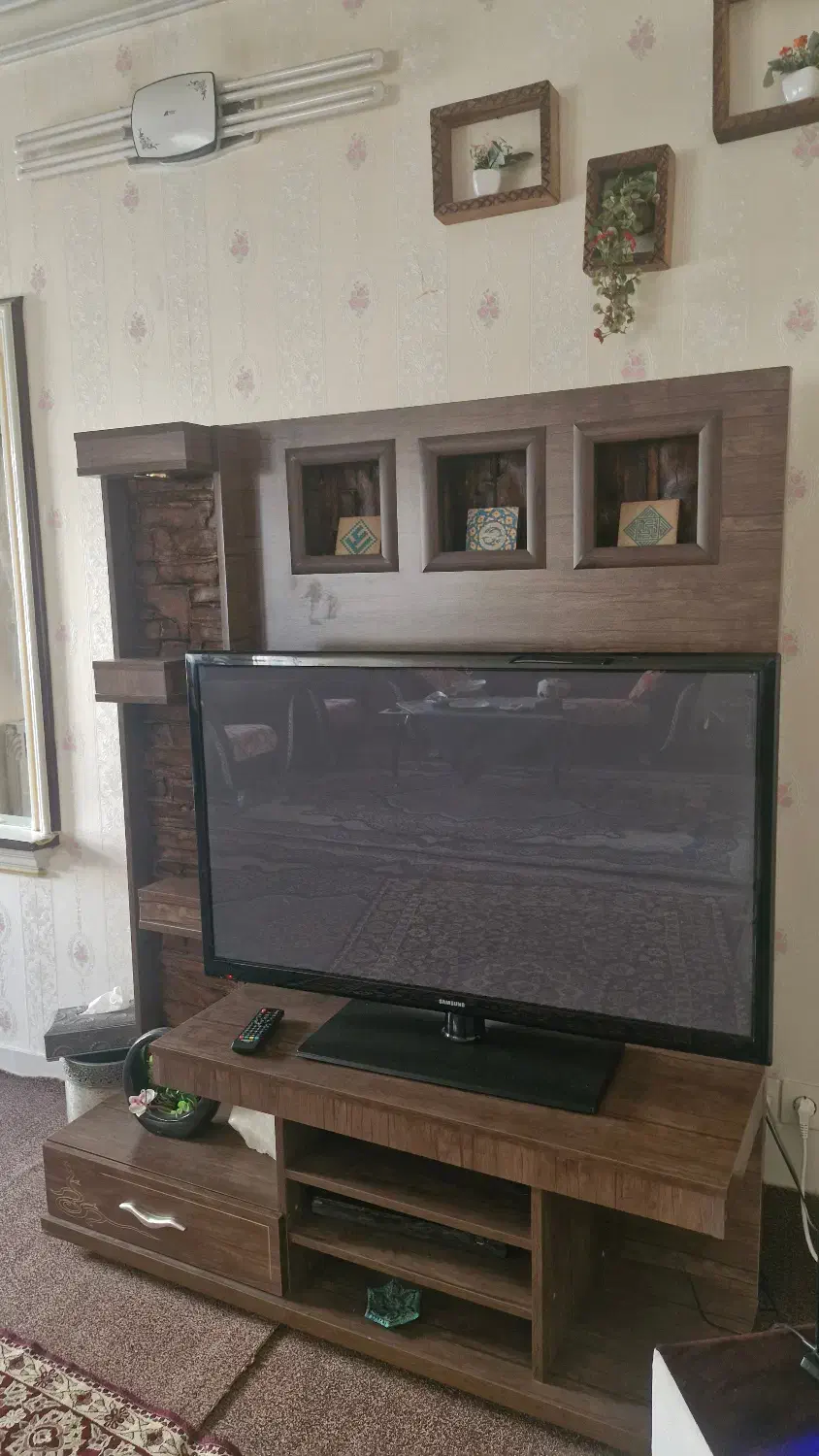 میز تلویزیون و تخت یک نفره|میز تلویزیون|تهران, شهرک بعثت|دیوار