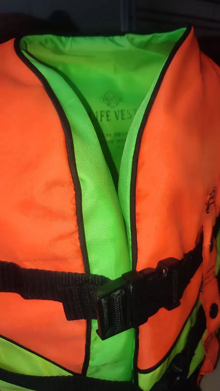 جلیقه نجات خارجی (اصلی)|غواصی و ورزش‌های آبی|قم, میرزائیه|دیوار