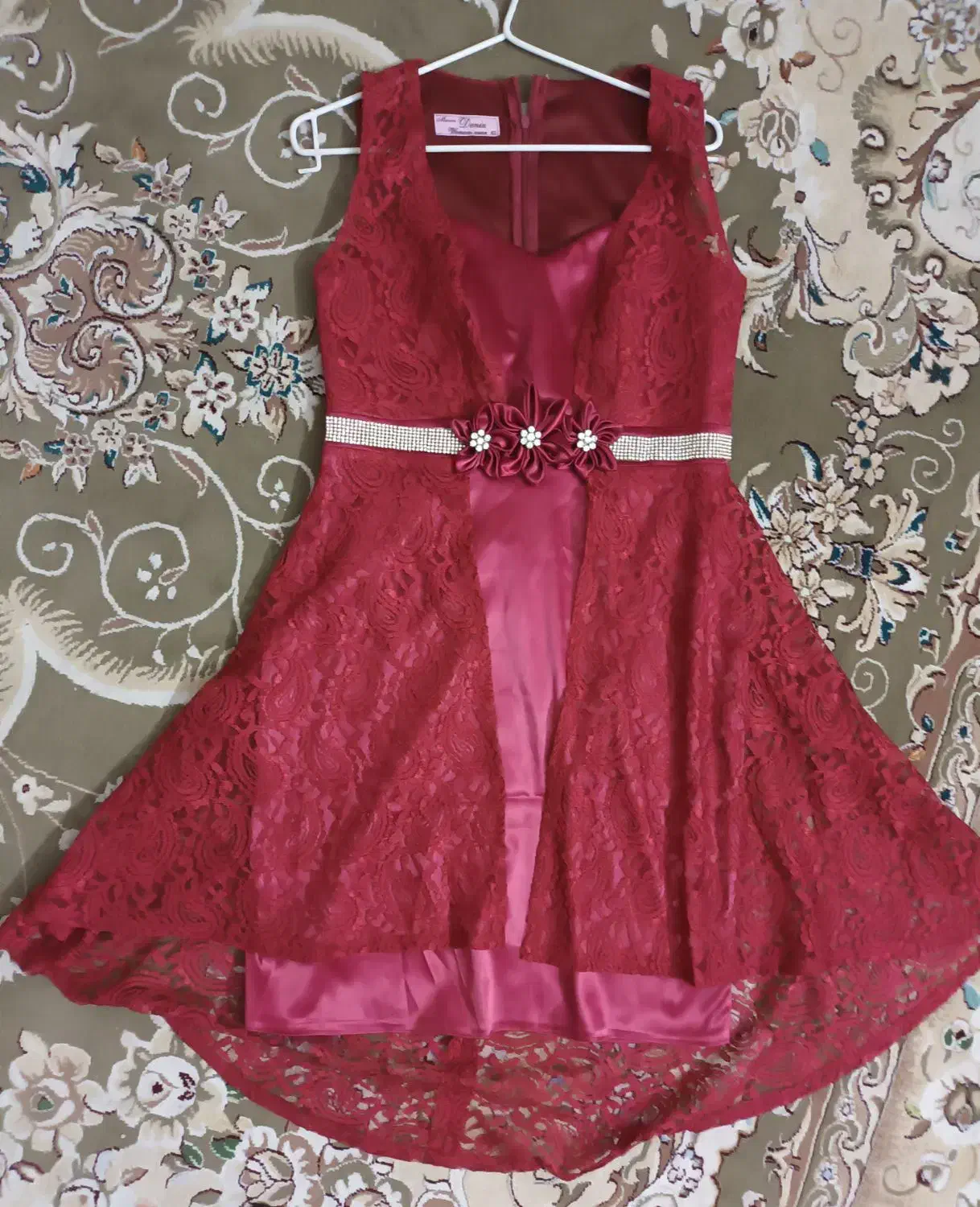 تعدادی لباس مجلسی شیک و تمیز در حد نو|لباس|رودهن, |دیوار