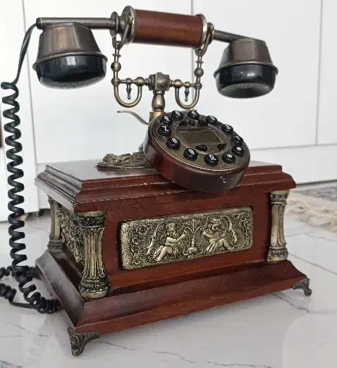 تلفن رو میزی آنتیک عتیقه طرح قدیم چوبی بسیار زیبا|کلکسیون اشیاء عتیقه|مشهد, حجت|دیوار