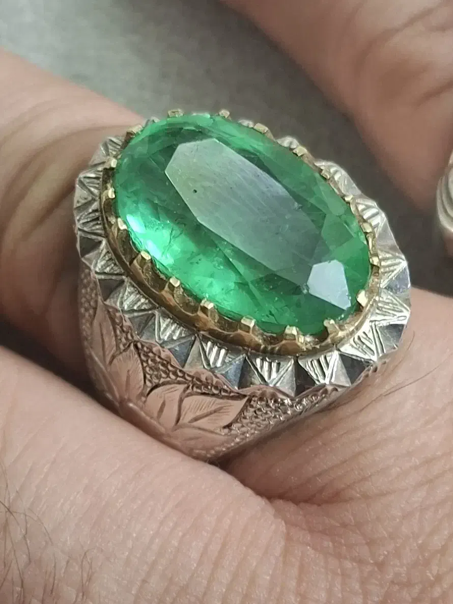 انگشتر زمرد سبز برزیل بسیار زیبا و فاخر|جواهرات|کرج, مصباح|دیوار