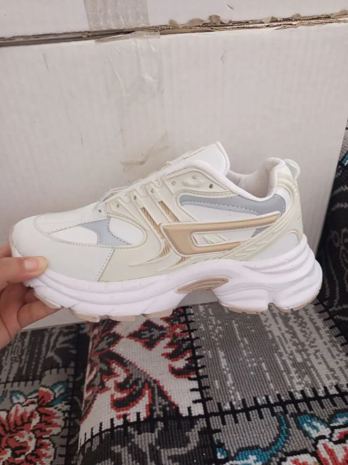 کتونی|کیف، کفش، کمربند|ساوه, |دیوار