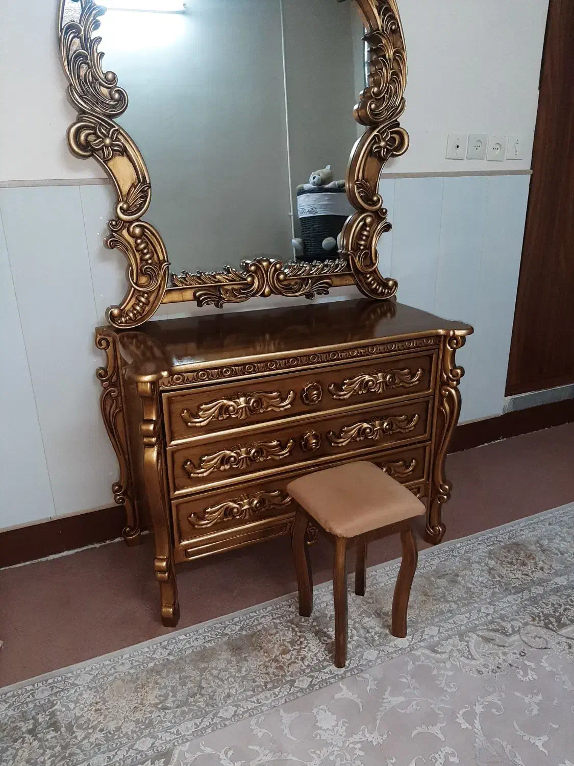 میز آرایش همراه با آینه|تخت و سرویس خواب|خمینیشهر, |دیوار