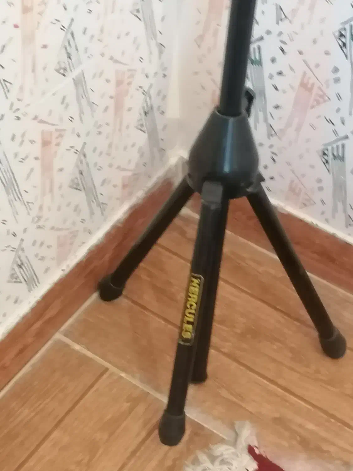 پایه باندصوتی ارتفاع تا2متردارد.کاملاسالم|آلات موسیقی|بهشهر, |دیوار