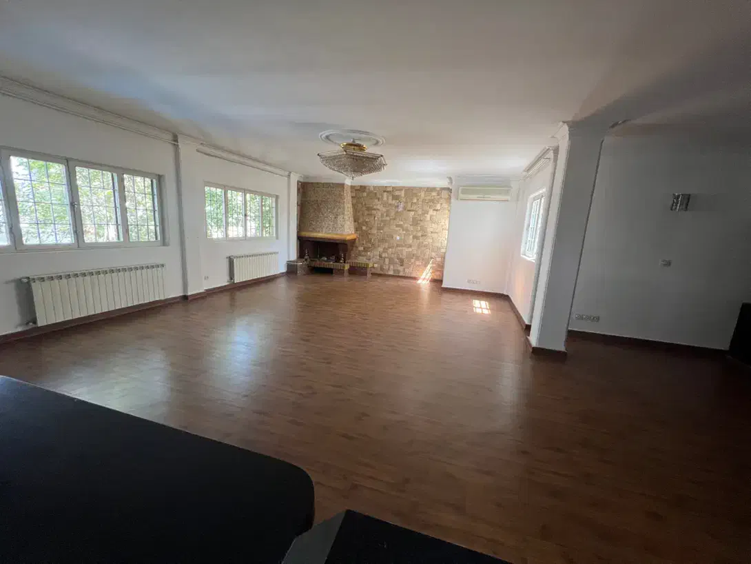 ویلا ۳۰۰ متر شهرک غرب ۴ خواب