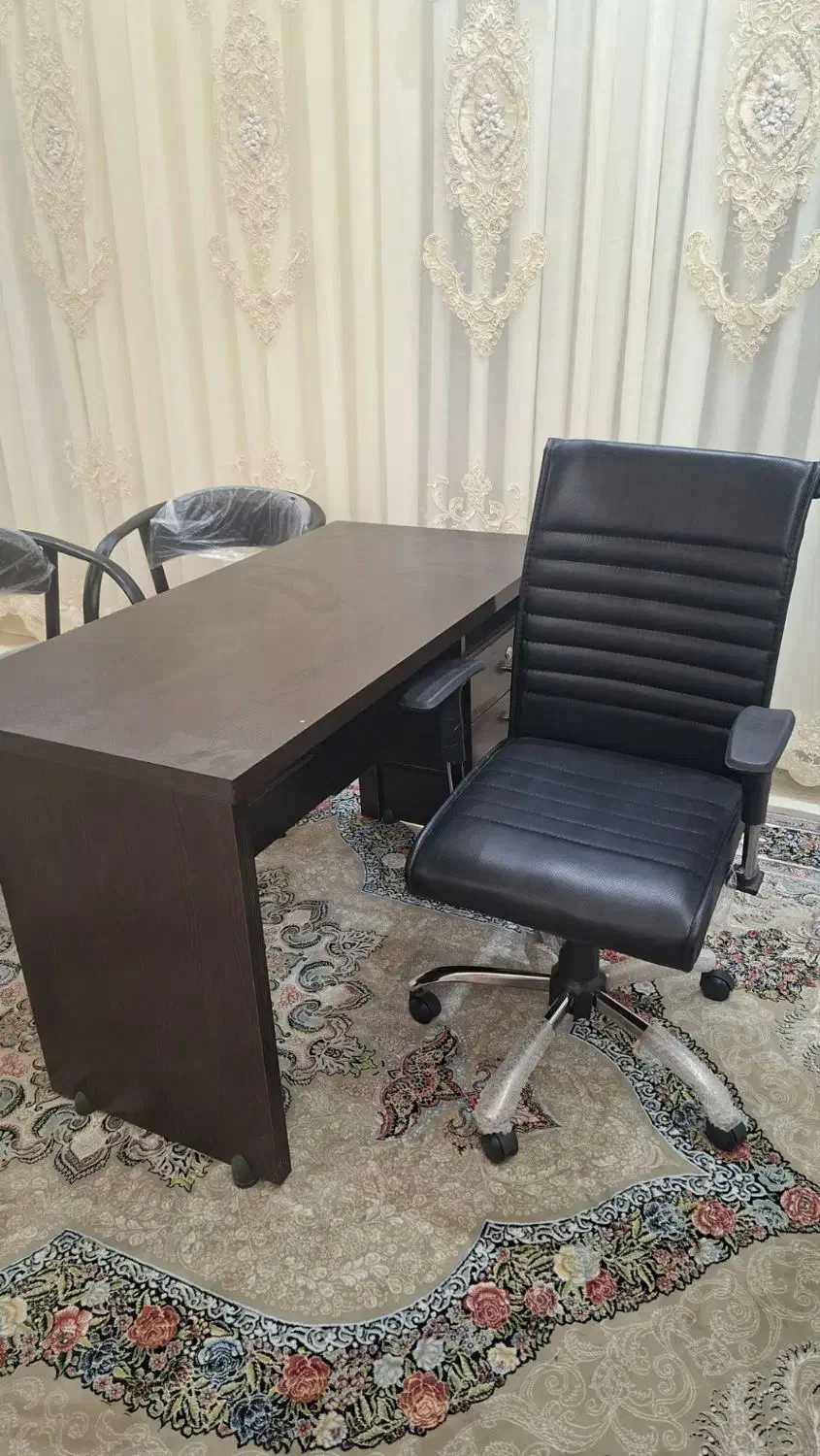 میز و صندلی گردون و میز انتظار|دفتر کار|اردبیل, |دیوار