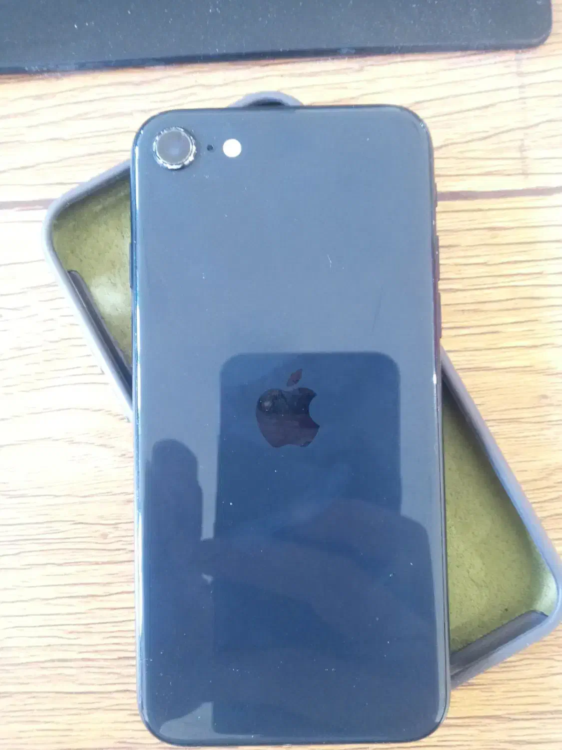 اپل iPhone SE (2020) با حافظهٔ ۱۲۸ گیگابایت|موبایل|رشت, کوی امام رضا|دیوار