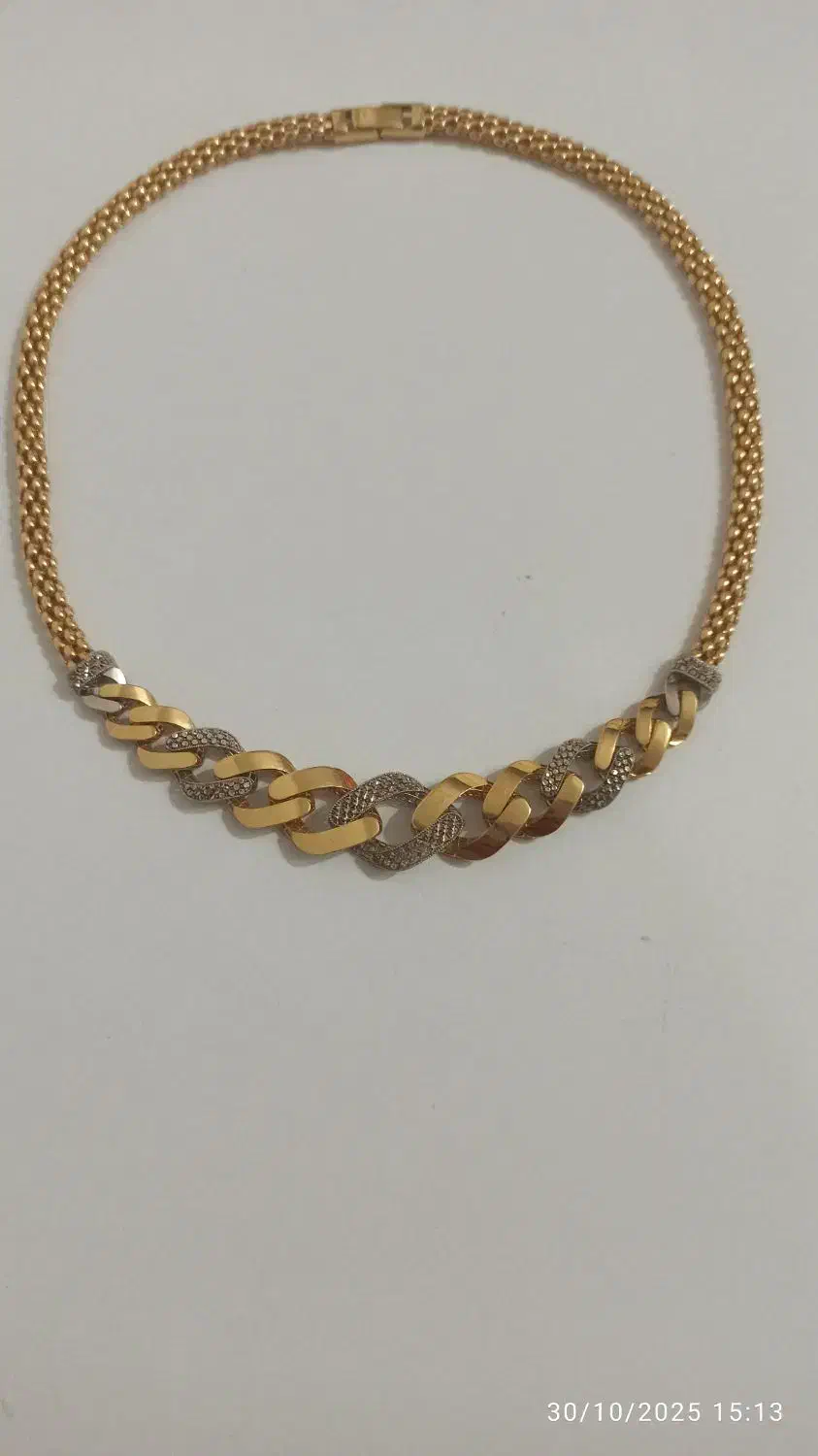 گردنبند|جواهرات|رشت, نیروی دریایی|دیوار