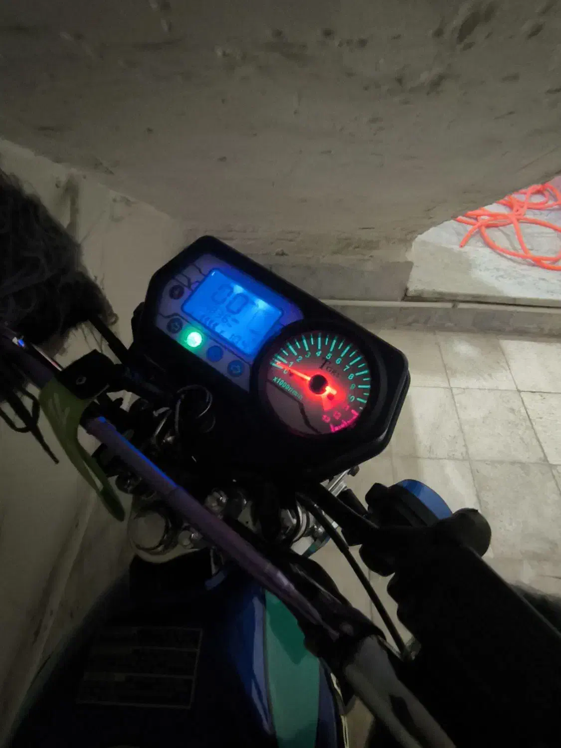 موتور|موتورسیکلت|سبزوار, قلعه‌نو دهزار|دیوار