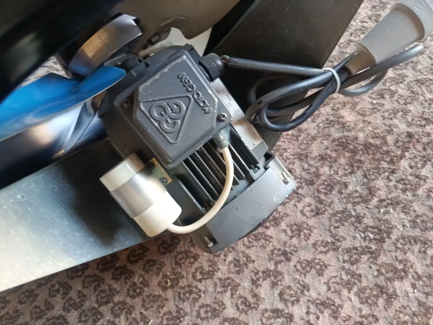 هواکش تک فاز سالم وتمیز با موتوژن تبریز|پنکه و تصفیه‌کنندهٔ هوا|همدان, |دیوار