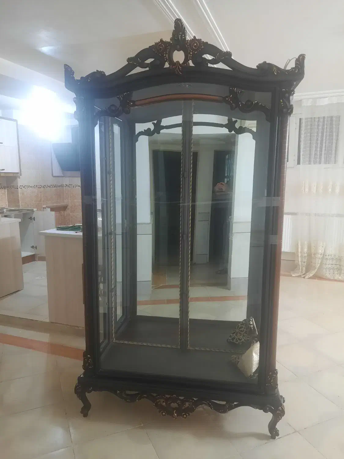 ویترین قهوه ای در حد نو|بوفه، ویترین، کنسول|قم, پردیسان|دیوار