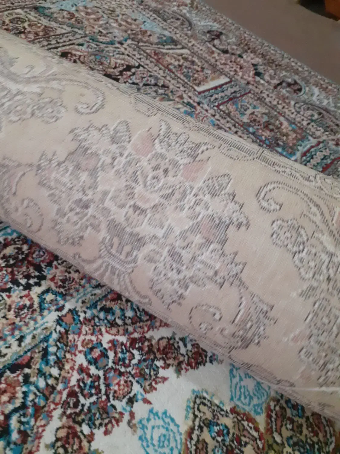 قالی زردرنگ|فرش|آق قلا, |دیوار