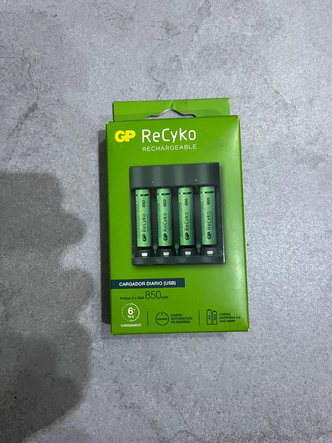 شارژر GP usb + ست باطری نیم قلمی|قطعات و لوازم جانبی رایانه|تهران, آرارات|دیوار