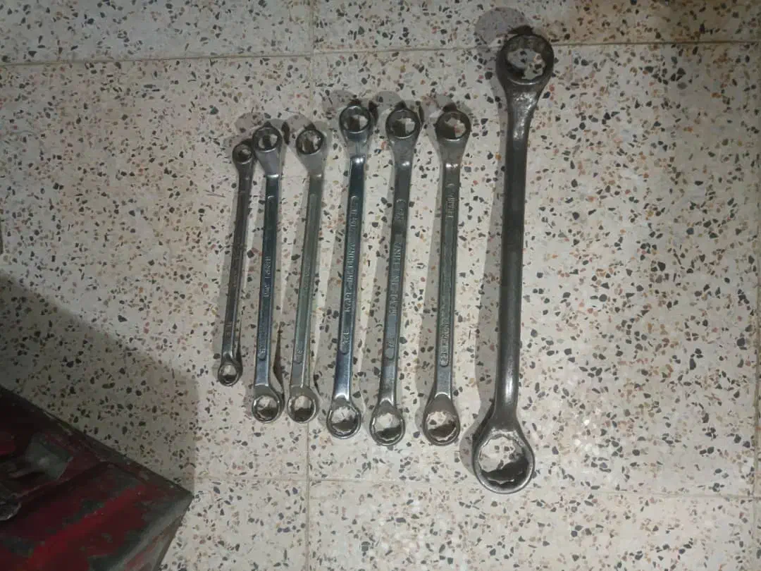 فروش تعدادی ابزار و اچار و جعبه فلزی بزرگ|ابزارآلات|شیراز, میانرود|دیوار