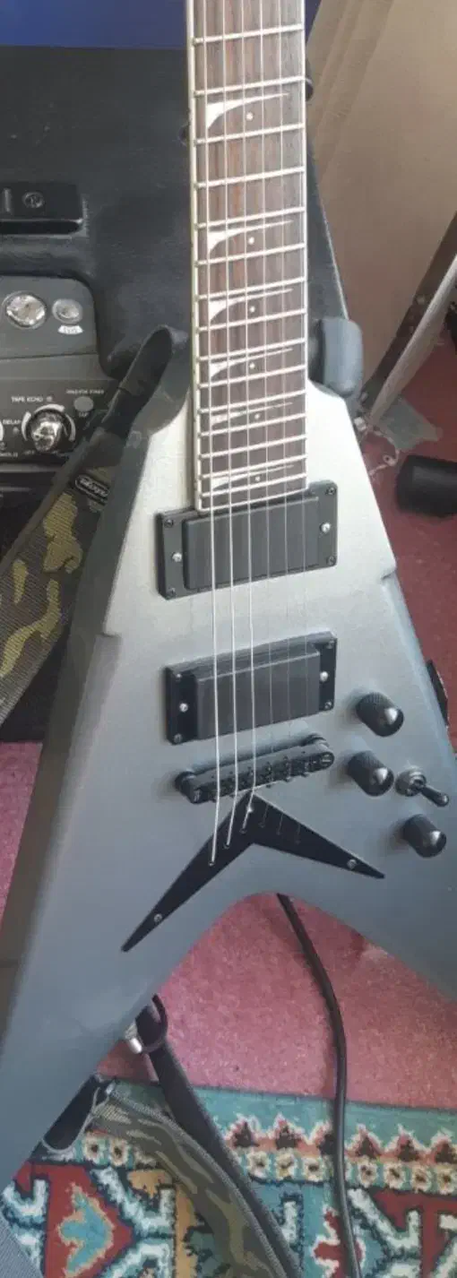 گیتار الکتریک دین guitar electric dean|گیتار، بیس، امپلیفایر|شاهین‌شهر, مخابرات (شهید بهشتی)|دیوار