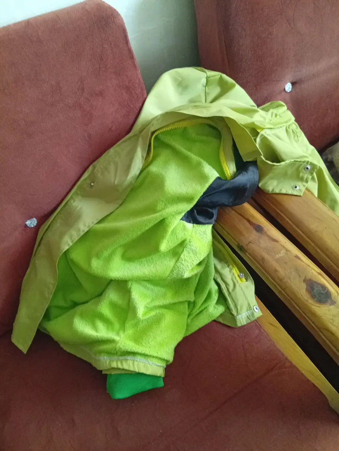 یکعدد کاپشن یا بادگیر|لباس|مرودشت, ژیان|دیوار