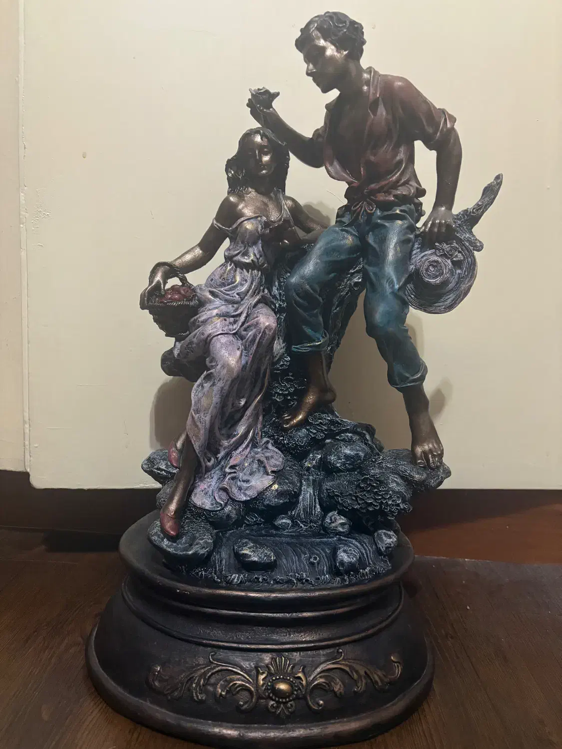 مجسمه دکوری|مجسمه، تندیس، ماکت|تهران, آبشار تهران (دریاچه)|دیوار