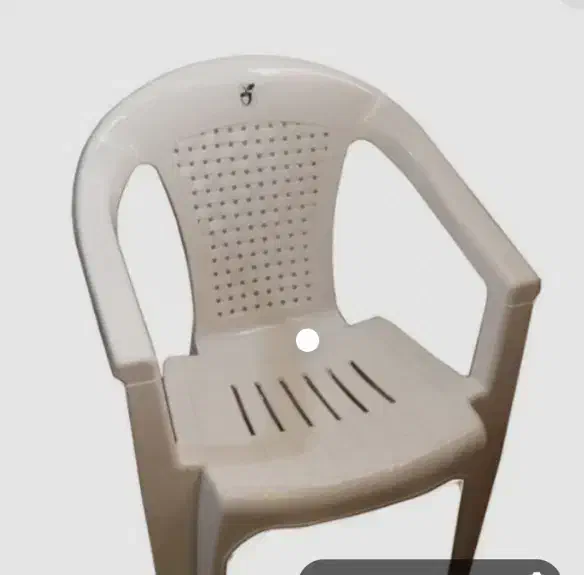 فروش ۴ صندلی پلاستیکی و یک میز آهنی محکم|صندلی و نیمکت|یاسوج, |دیوار