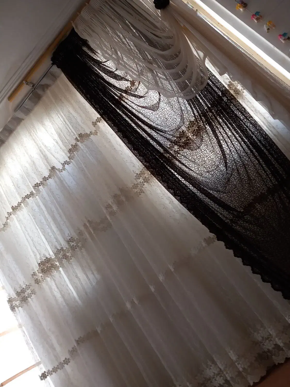 پرده|پرده، رانر، رومیزی|دورود, |دیوار