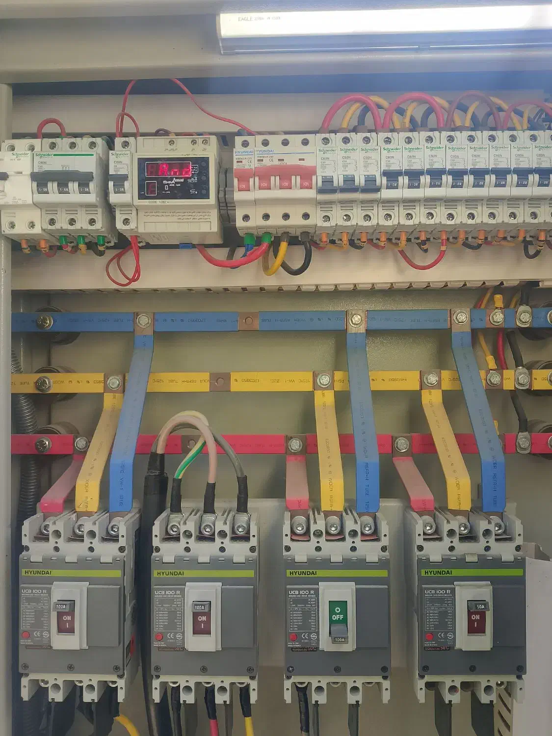 استخدام نیروی شاگرد برای برقکاری|استخدام معماری، عمران و ساختمانی|شاهین‌شهر, طالقانی|دیوار