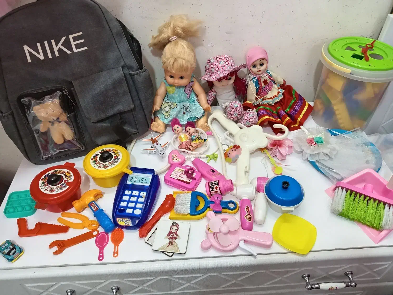 اسباب بازی|اسباب‌بازی بچه|برخوار, |دیوار