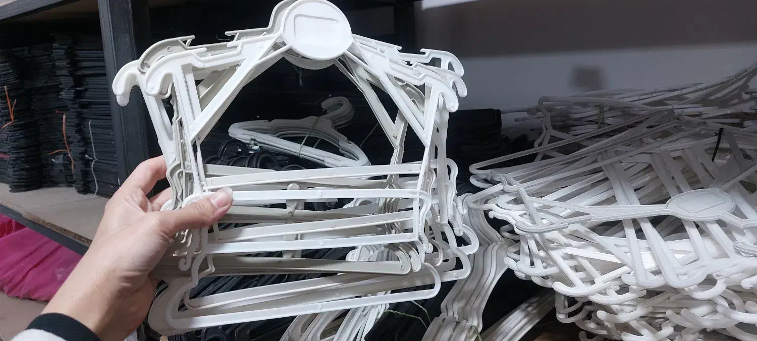 فروش انواع چوبلباسی و رگال گردان با قیمت عمده|فروشگاه و مغازه|قم, شهر قائم|دیوار