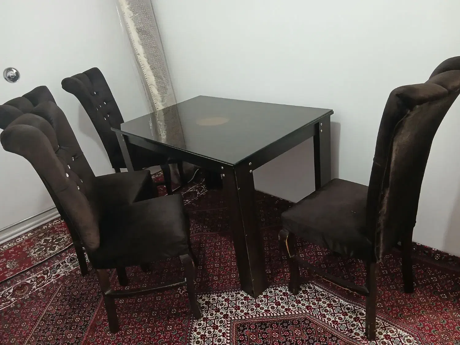 ناهارخوری چوبی کاملا نو چهار نفره|میز و صندلی غذاخوری|سراب, |دیوار