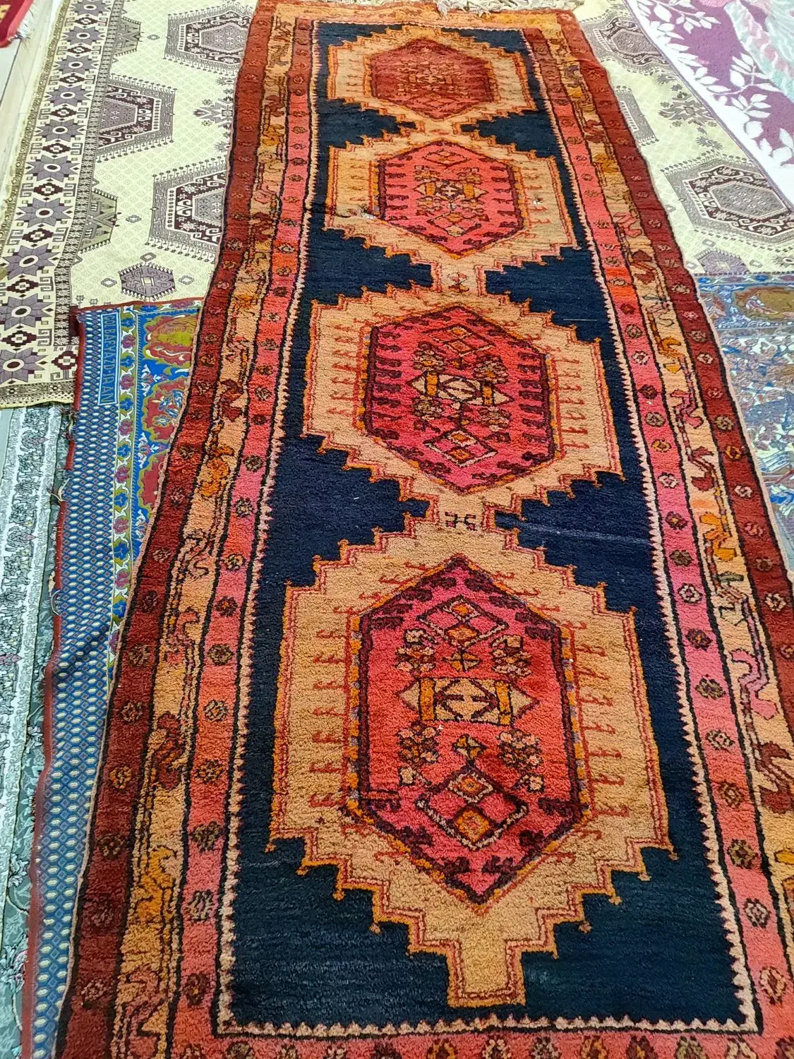 فرش دست بافت قدیمی|فرش|قرچک, پویینک|دیوار