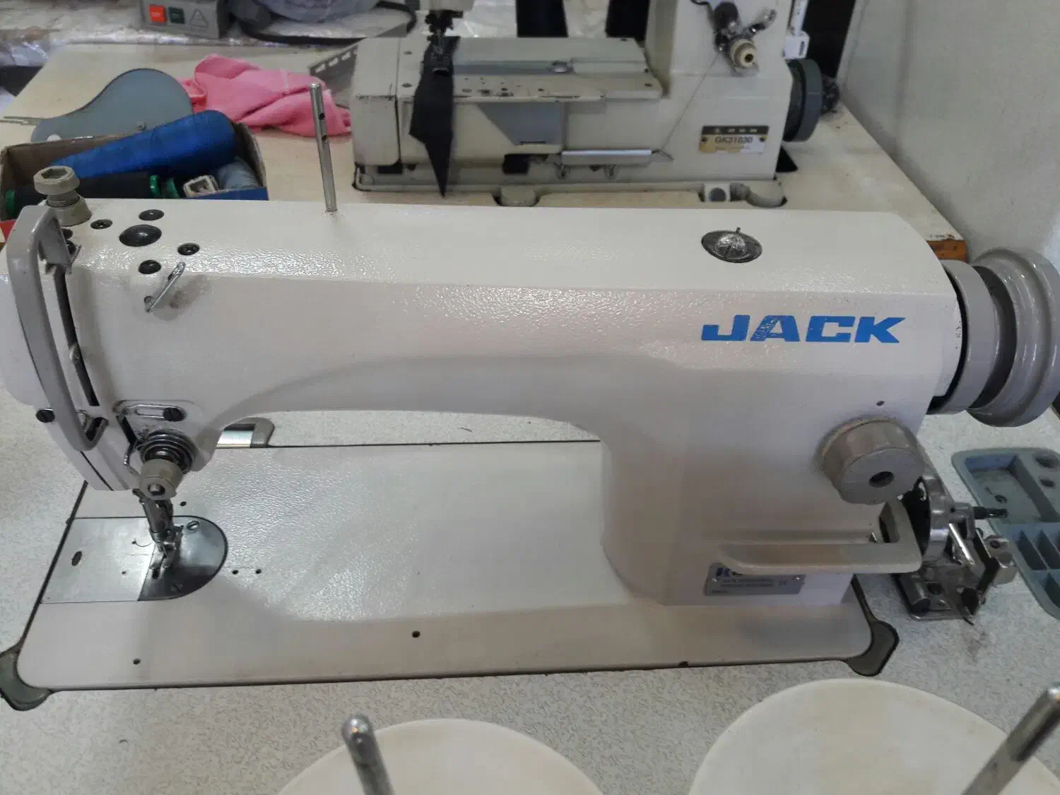 چرخ خیاطی راسته دوز دینام بزرگ|لوازم خیاطی و بافتنی|قم, نیروگاه|دیوار