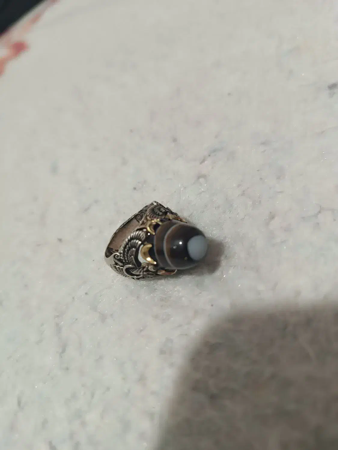 انگشتر نقره|جواهرات|کنار تخته و کمار, |دیوار