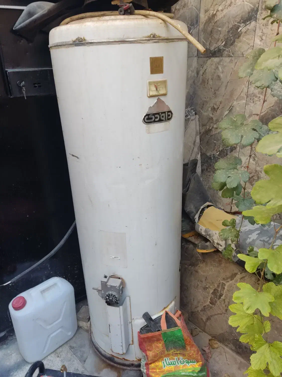 ابگرمکن مخزنی بزرگ سالم و بشرط|آبگرمکن، پکیج، شوفاژ|لنجان, |دیوار