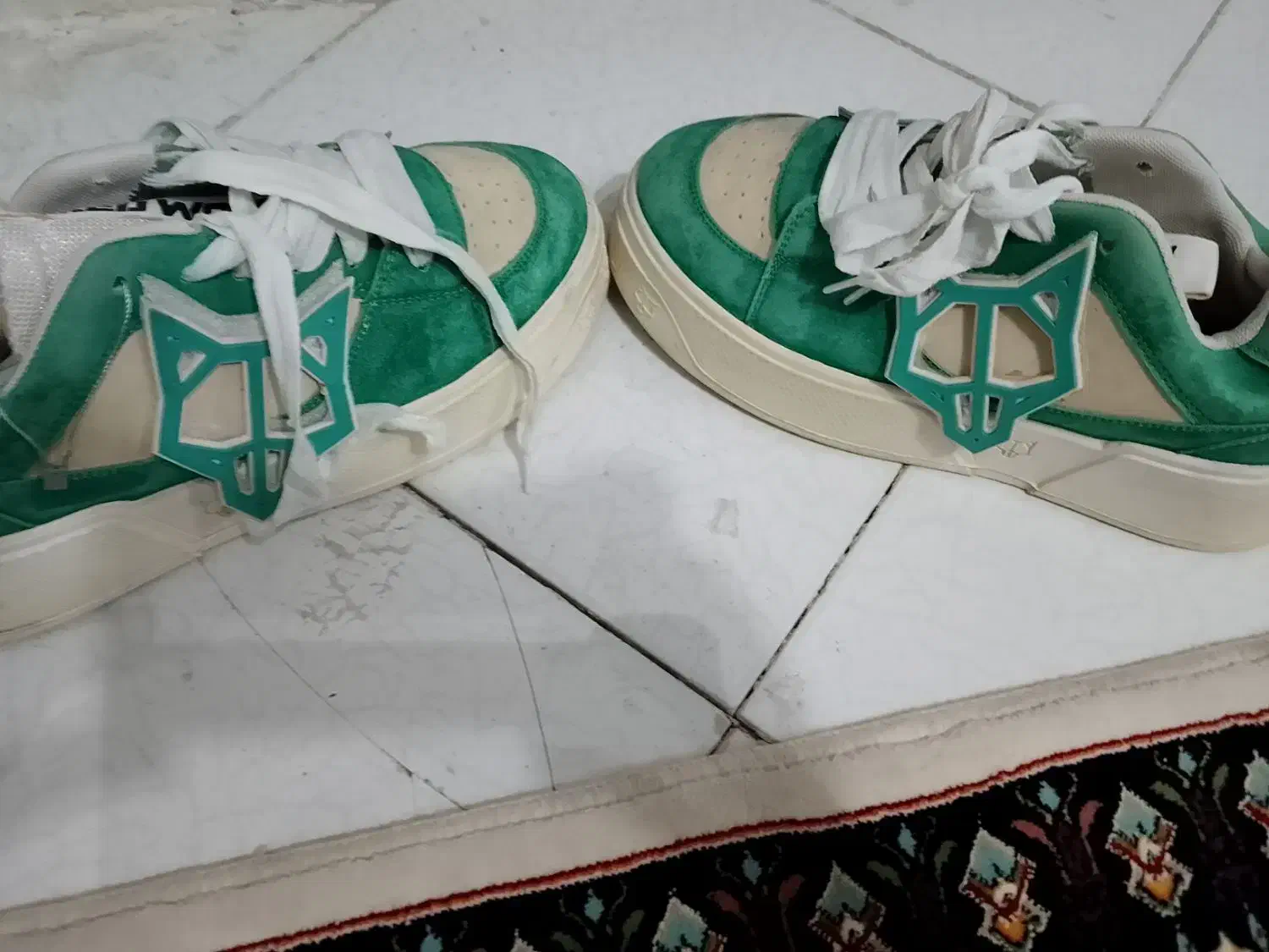 کفش|کیف، کفش، کمربند|رودهن, |دیوار