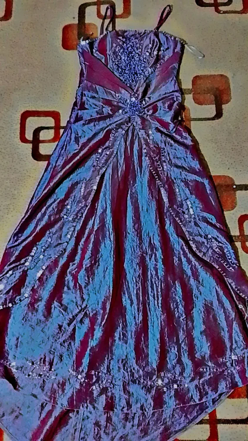 لباس در حد نو|لباس|آشخانه, |دیوار