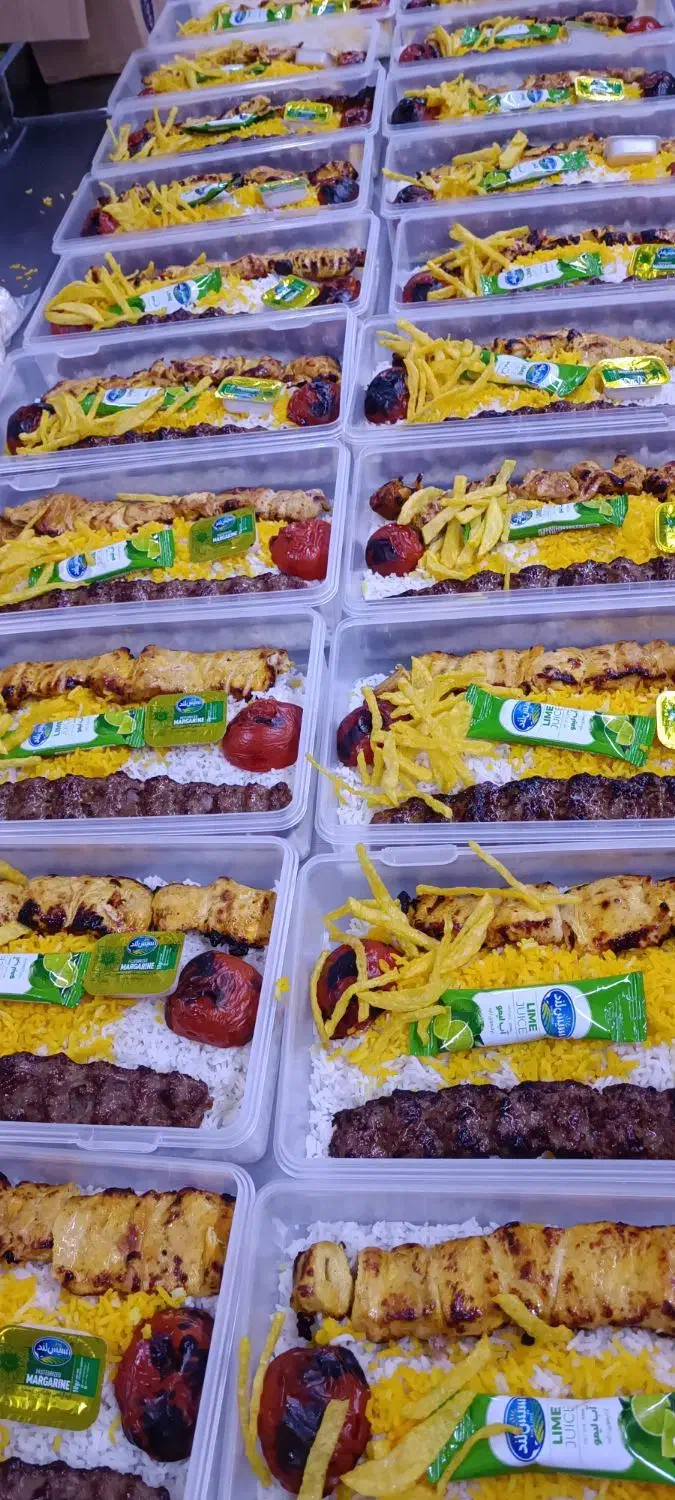 استخدام کمک آشپز حرفه ای و کارگر ساده و ظرفشور|استخدام خدمات فروشگاه و رستوران|تهران, هروی|دیوار