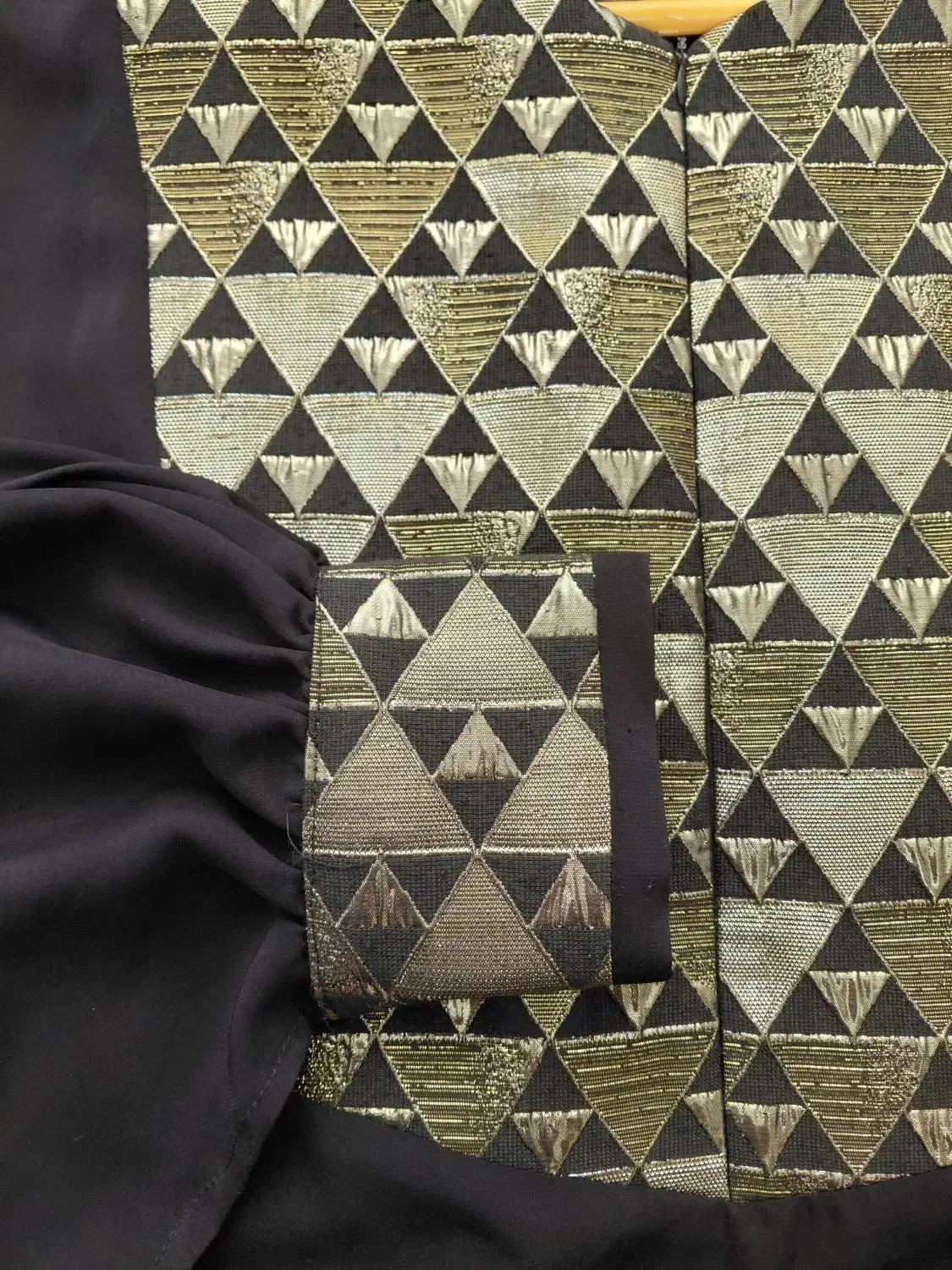 عبا/ بافت ترندیول|لباس|مشهد, کوشش|دیوار